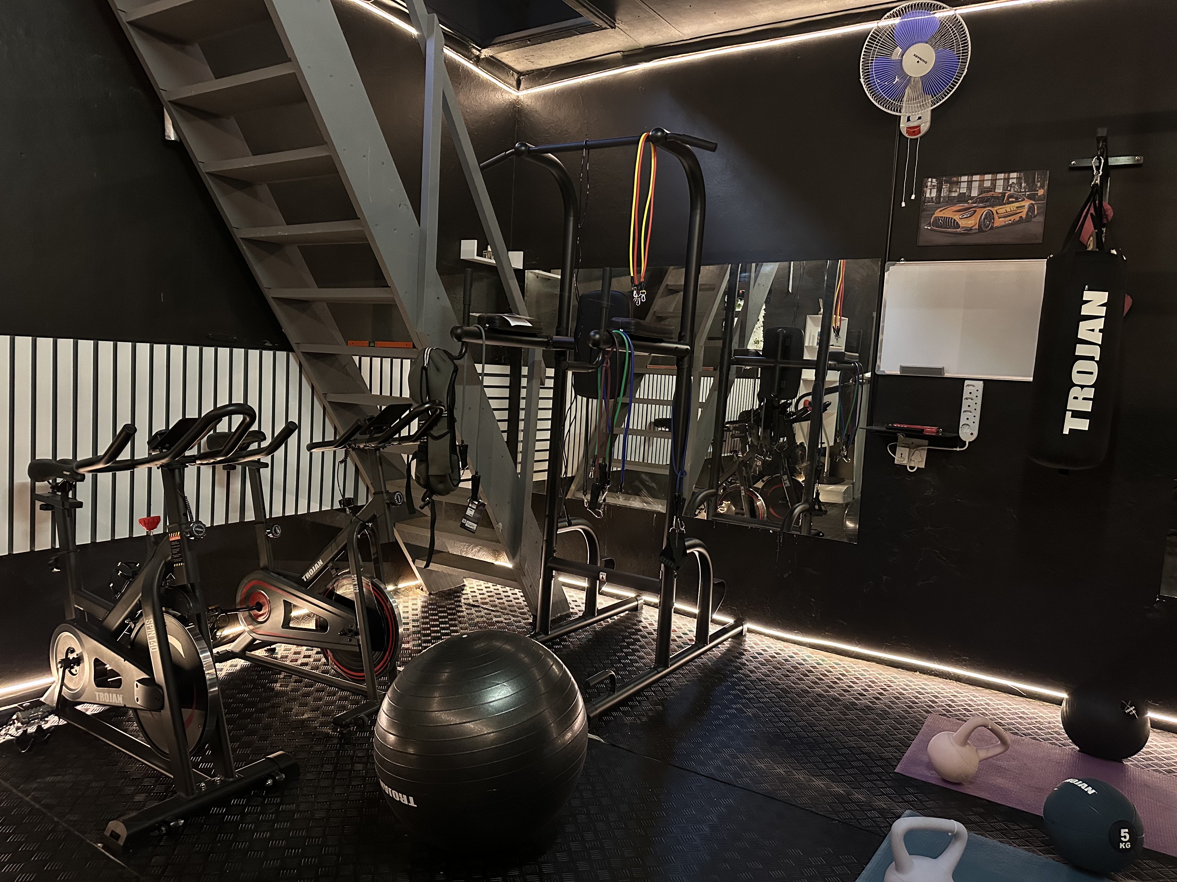 Private women's fitness space